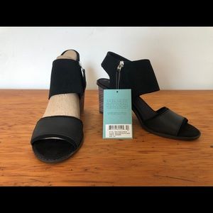 *BRAND NEW* Toms Wedge Sandals
